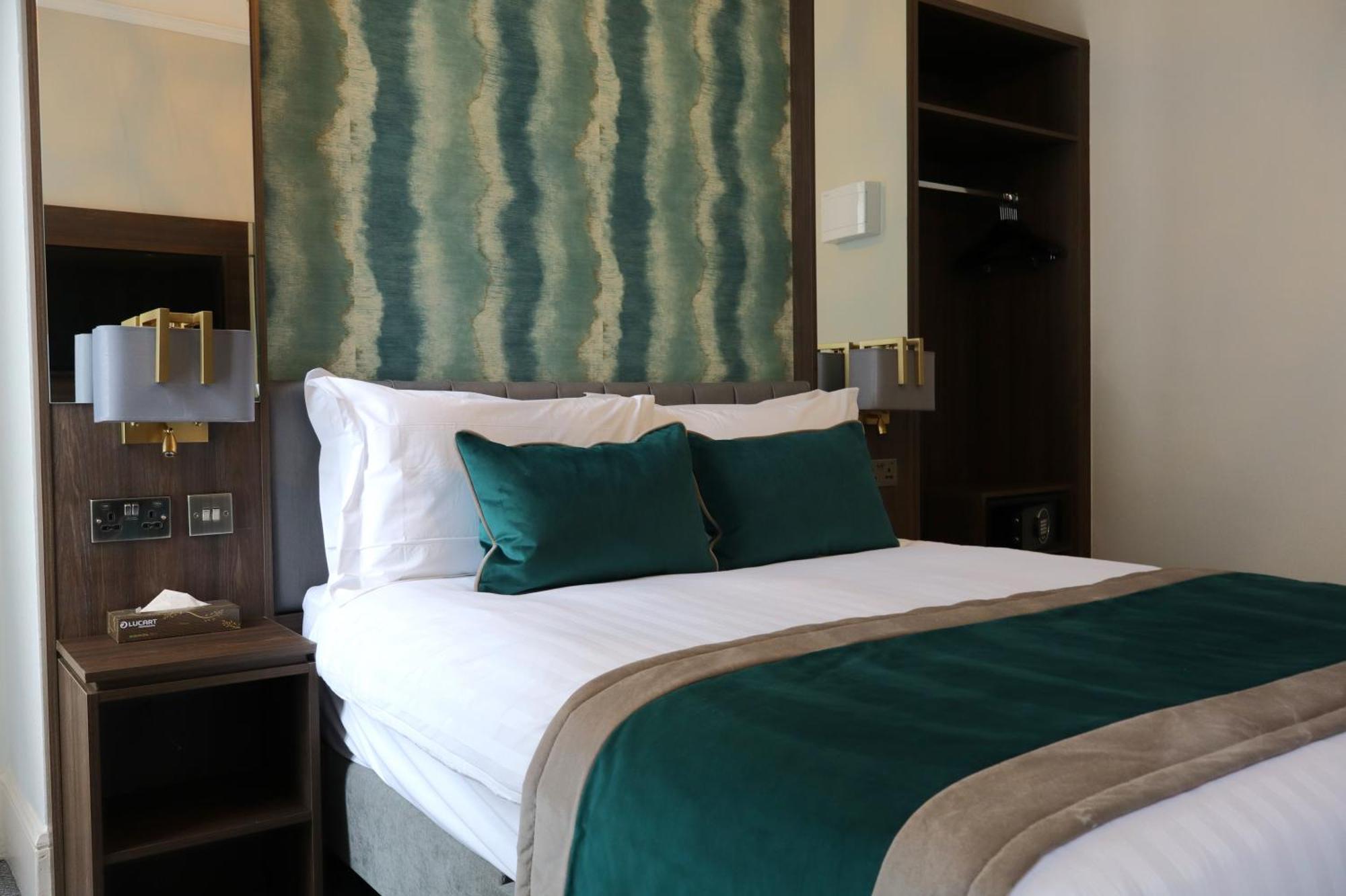Iveagh Garden Hotel Дублин Экстерьер фото